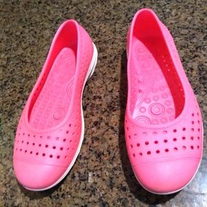 Skechers water shoes slip on plastic